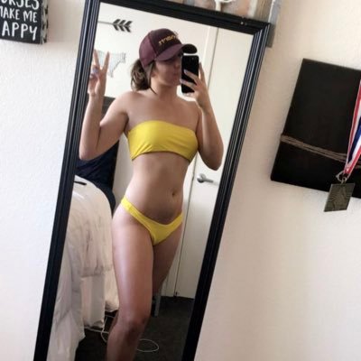 alliemarieburns's profile picture. isn’t my dog cute?