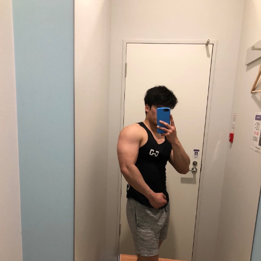 関西でパーソナルトレーナーをしています。筋肉オタクの23歳です。 筋トレを身近に感じてもらえるように日々頑張ります!