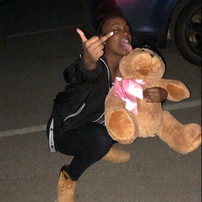 NonchalantYani's profile picture. just being real.🏌️‍♀️~yanii