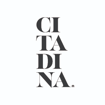 Nace en Argentina de una iniciativa familiar como una empresa que se dedica al diseño, fabricación y venta de calzado y marroquinería.