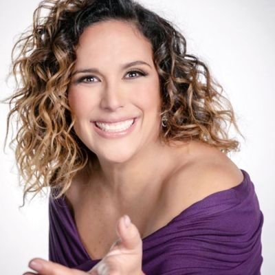 Creado: 18/11/2018
Cuenta DEDICADA a frases y la tag mas usada por Angélica Vale
•Twitter Oficial @angelicavale