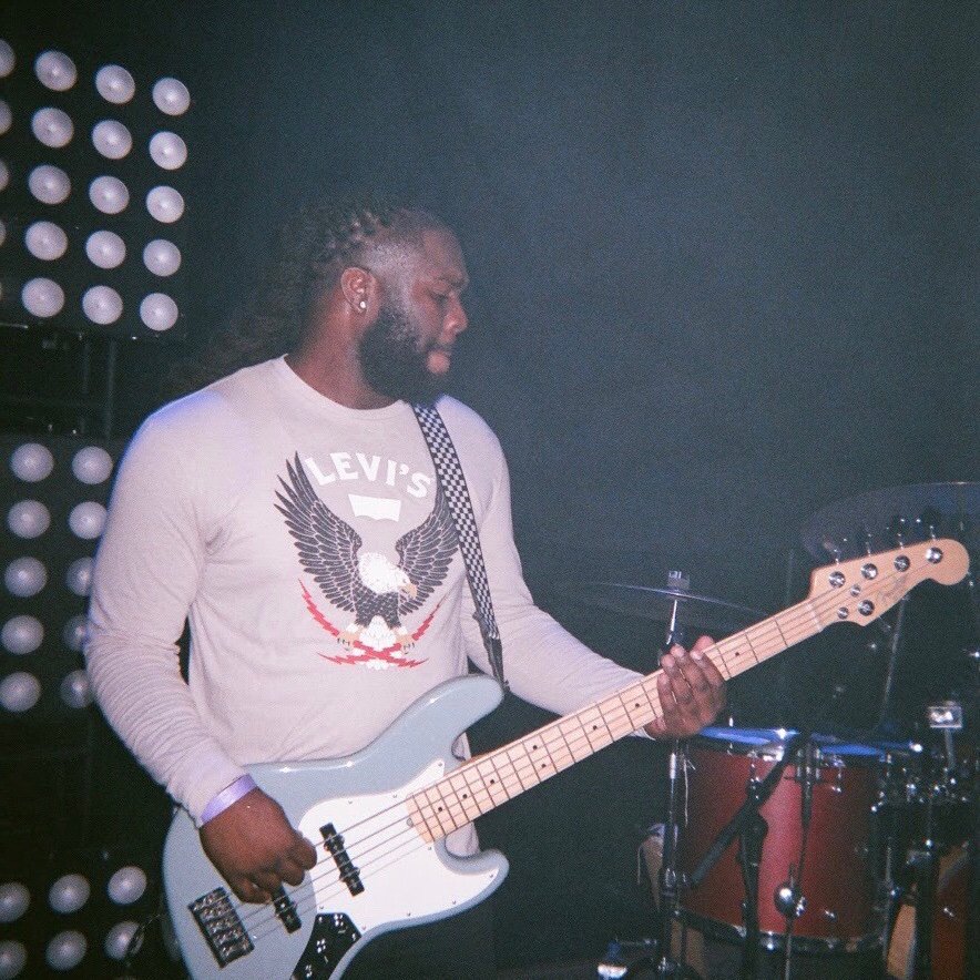 instagram: m_skillz... email: Huntererik75@gmail.com bassist 🎸for Jamila Woods and Ravyn Lenae