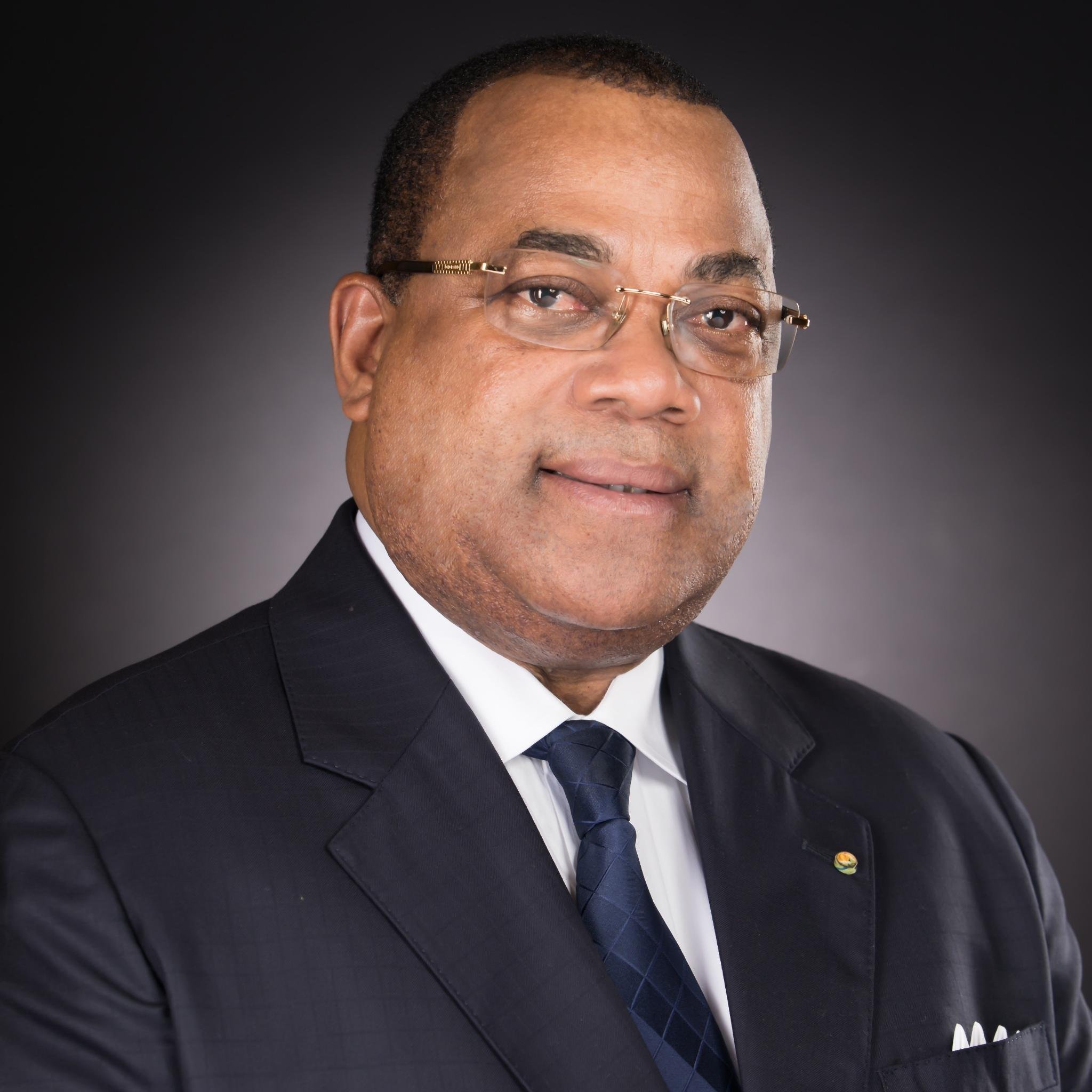 Pm_JulienNkoghe's profile picture. Ancien Premier ministre, député du 1er arrondissement de Ntoum