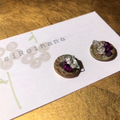 ものづくりが好きで アクセサリーやお洋服、小物など育児家事の合間に制作しています❁ minneなどで販売もたまに…。ハンドメイド好きな方と繋がりたい♡