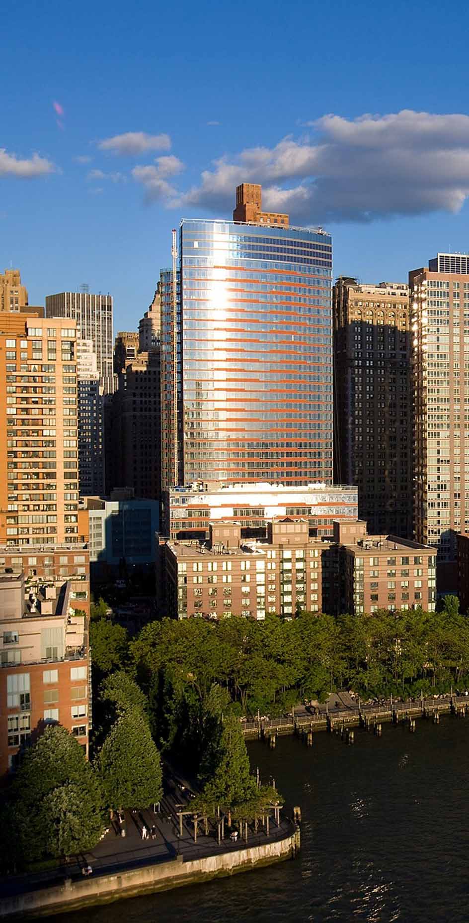 Platinum LEED Manhattan condo and country's greenest high-rise. Leading advocate of eco-friendly & sustainable living. Tweets moderated by Complete Body & Spa