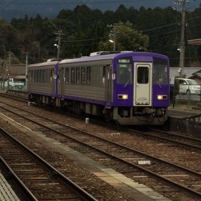 こんにちは。鉄道研究部の部長です。主にイベントごとなどでツイートします。よろしくお願いします。