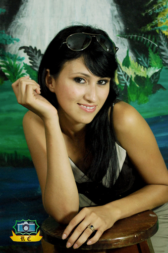 cantante, lectora, universitaria, trabajadora, y buena onda.