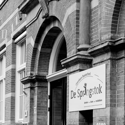 Een warme, groeiende en ondernemende openbare basisschool middenin De Pijp. Ons motto: denken, doen, ontdekken!
020-6648670