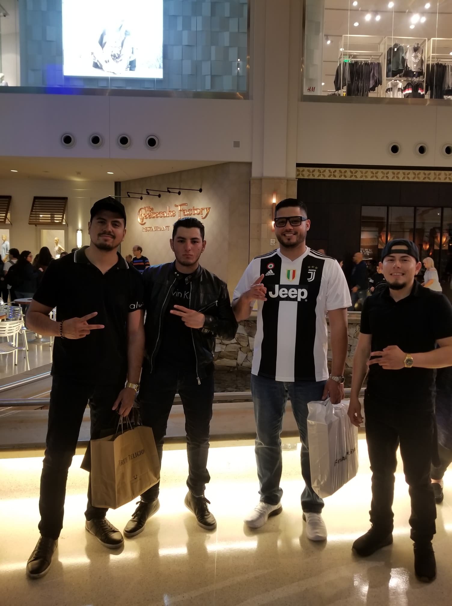 Ivan40392271's profile picture. STUDIO TIME !