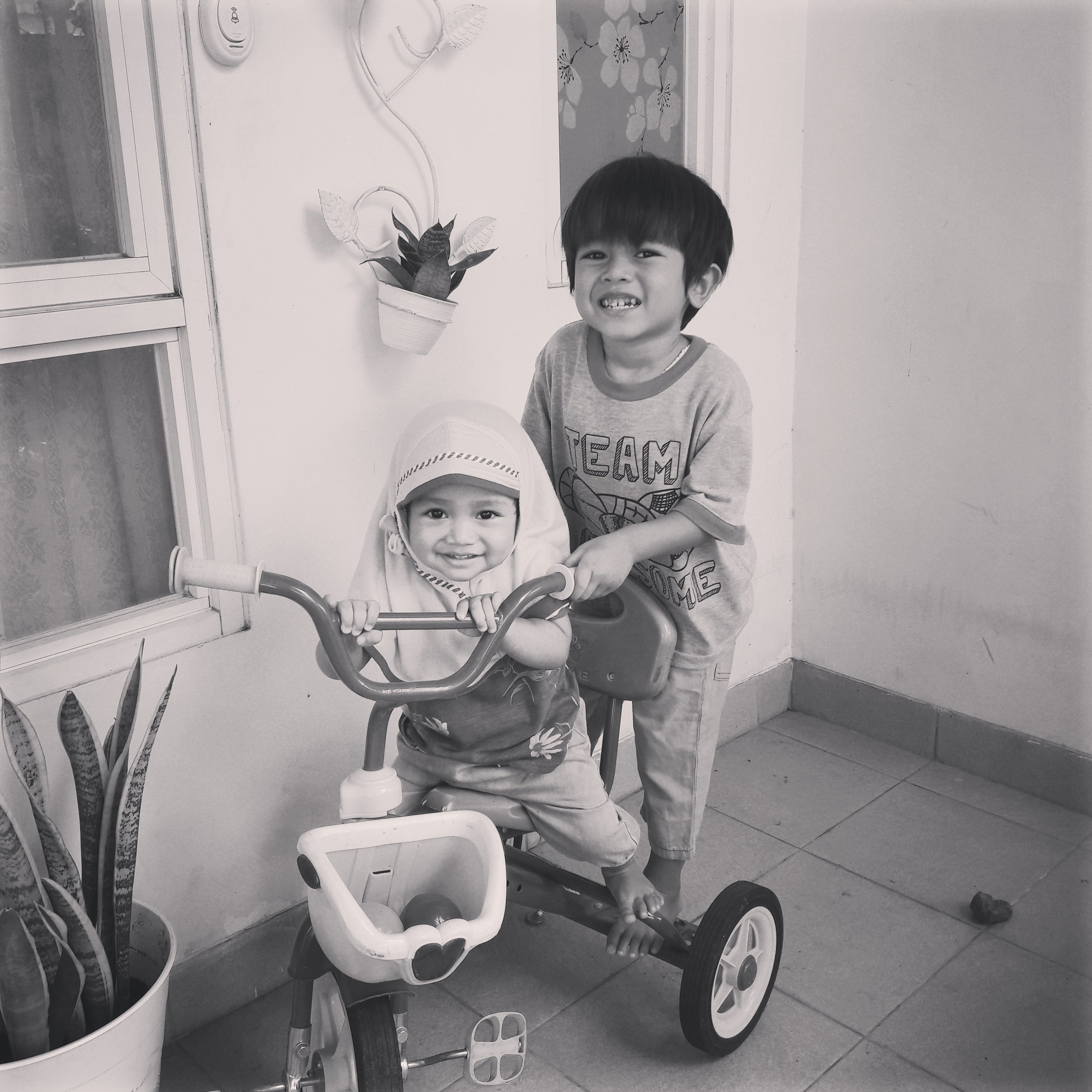 henihny's profile picture. .