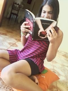 Sou como você me vê.
Posso ser leve como uma brisa ou forte como uma ventania,
Depende de quando e como você me vê passar.