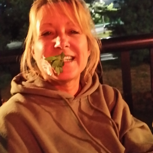 Maui32Sharon's profile picture. 