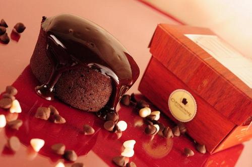 Our special recipe takes this traditional American pastry to a whole new level.Delectable range of chocolate melt creates a rich experience for chocolate lovers