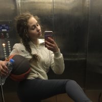 lizzy (@bxblyesths) 's Twitter Profile