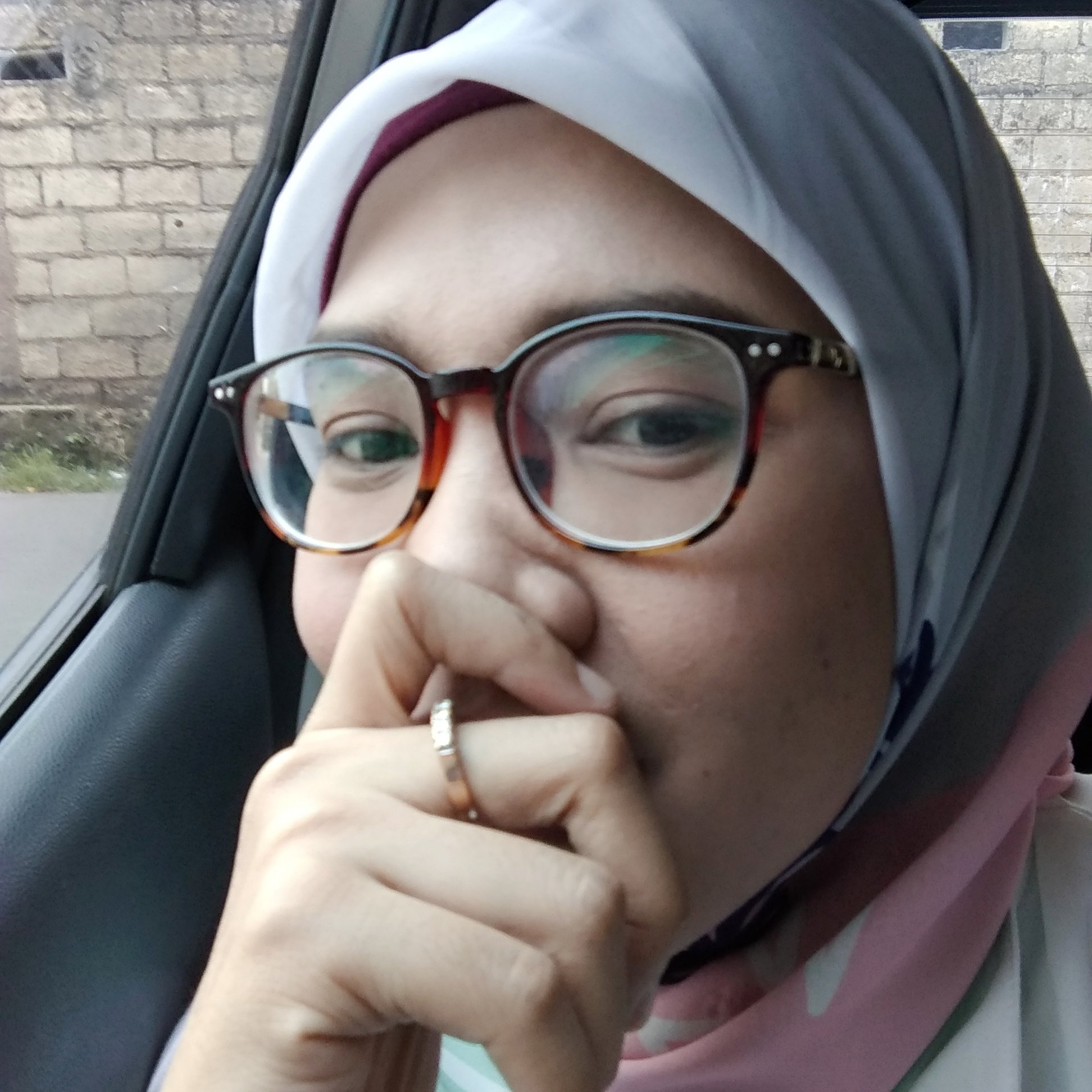 kirimkeamy's profile picture. indonesian | muslim | mom | wife