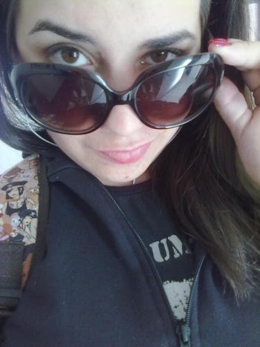 taiiaane's profile picture. Não me posso resumir porque não se pode somar uma cadeira e duas maças. CL