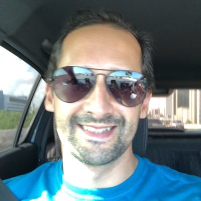 guitarrista,turismólogo, publicitário, Social mídia viciado em games, tecnologia e boa comida. Sonhador, trabalhador e amante da veneza brasileira.