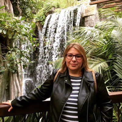 Enfermera Especialista en Familia y Comunitaria.