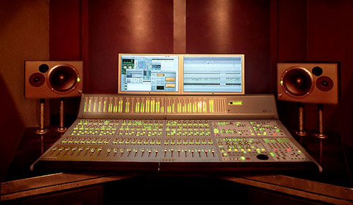 At Annex Recording our team is committed to helping you achieve the best possible sound while having a fun, comfortable experience in the studio.