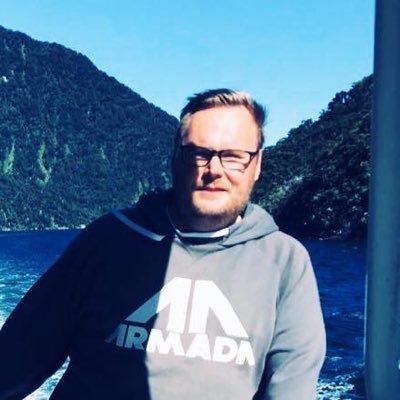 Bosat i København. Har boet i Schweiz i cirka 1/4 af mit liv. Lykkelig ægtemand og far. Har to hunde, hvoraf den ene er en rental #fodboldtwitter #fcklive