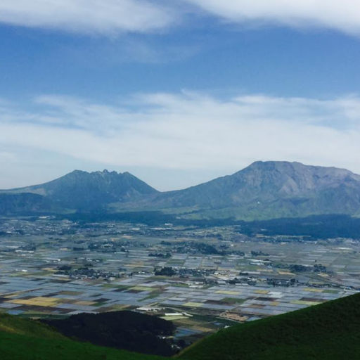 絶景アウトドア！くじゅう高原・九重連山・阿蘇山や世界一のカルデラ、世界ジオパークの阿蘇をドローンで空撮した動画・4K写真等で堪能。美しい四季折々等の諸々。YouTube チャンネル登録お願いします！半bot #阿蘇山 #阿蘇 #熊本 #大観峰 #YouTube