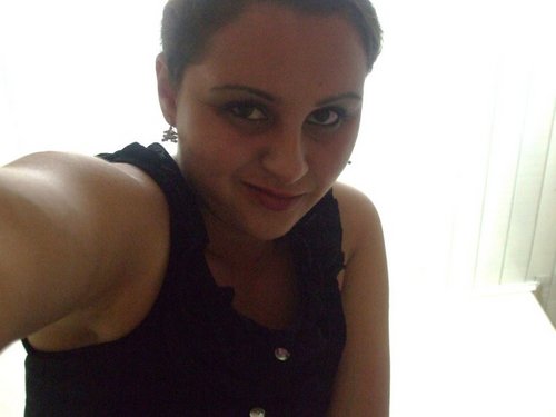 Sonhadora, musical, temperamental/serena, leal, amiga, curiosa, aventureira, corintiana, pronta pra tudo! sempre de prontidão.

FRASE: Don´t worry, be happy!