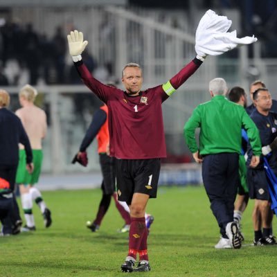 Former N.Ireland goalkeeper! Played for Barnet, Southampton, Fulham, Birmingham, Leeds and Millwall! 1st team GK coach at Bradford, Walsall and now Birmingham