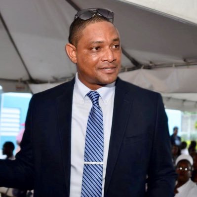 Véron Lake is the Director, Transformation at Adtalem Global Education.