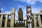 主にアレクサンドリアにて研究活動を行う。傍ら日本国にて司法書士事務所も営む。

２１ある得意技のひとつはディスインフォメーション。