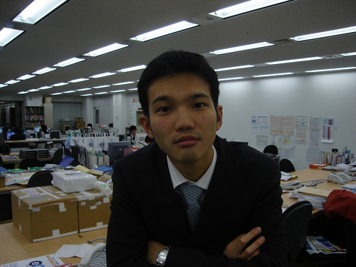 東京都国分寺市出身。人材系の会社で、人と組織の成長を生業としております。
好きな言葉は「どうにもならないことはどうなってもいいこと！」「今日は常に残りの人生の最初の日！」大学生のキャリアに、体験学習で挑んでおります。がんばってつぶやきます。よろしくお願い致します。
