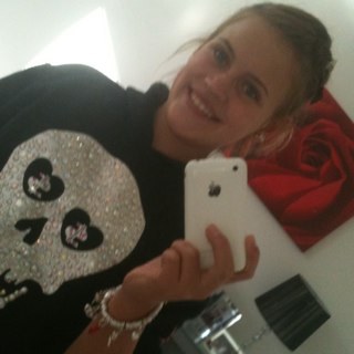 zoeebieberrxx's profile picture. 