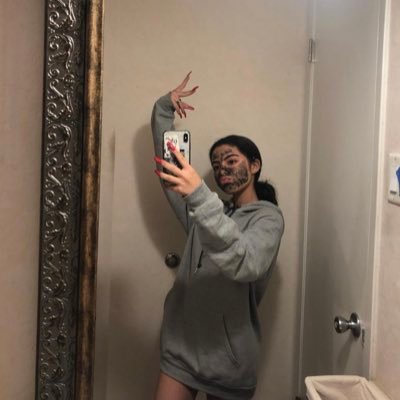 I’m a whore for a nice dad bod. I’m 17, single, and bored 💓