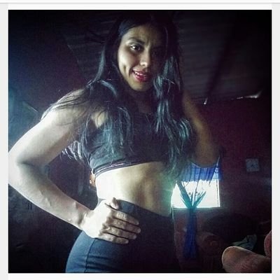 Si un DIA llegas a caer,no te preocupes
haz como el SOL que cada tarde cae
Pero cada mañana se levanta con mas RESPLANDOR.