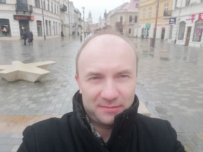 'Z Twittera korzystają tylko tacy starzy ludzie jak tata'.
Moja córka :)