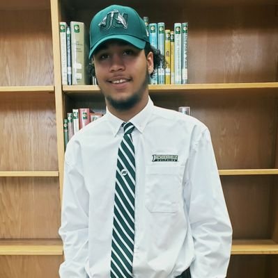 Committed to Jacksonville University 🏈
quad athlete for 4 years, I am in Beta Club,YLS for Chamber of Commerce and my school and believe in family values!!