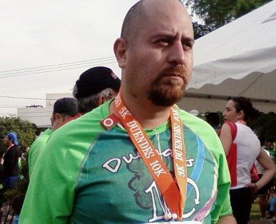 nacido y criado en monterrey, vivi algun tiempo en el extranjero.