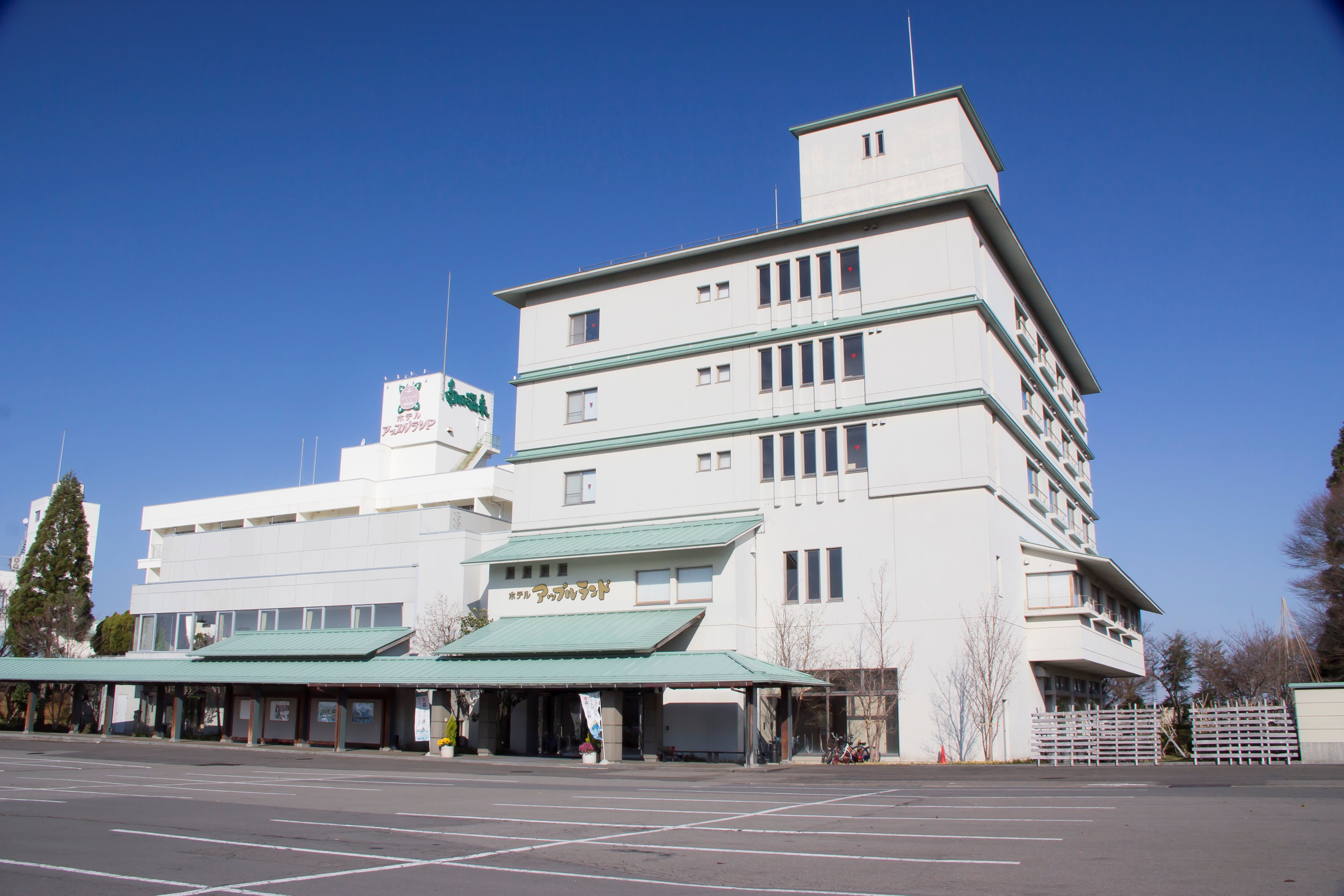 青森県平川市にあります、りんご屋さんが始めたお宿です。2022年には、創業50周年を迎えます。りんごのお風呂、りんごのお料理など、りんご三昧のおもてなしを心がけております。秋にはりんごの収穫体験や、ご家族向けの企画のアップルパイ手作り体験も好評！