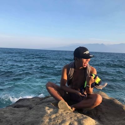 howaaard14's profile picture. Trust me.