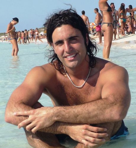 Lic en Rels Públicas, amante de los viajes, DJ, jiujiteiro, buceador d experiencias. Mi filosofía: Ser, Hacer, Tener, Agradecer, Disfrutar.