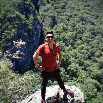 Diseñador /Baterista / Locutor ..Amante de la buena Musica y apasionado por el gusto del arte en todos sus expresiones.