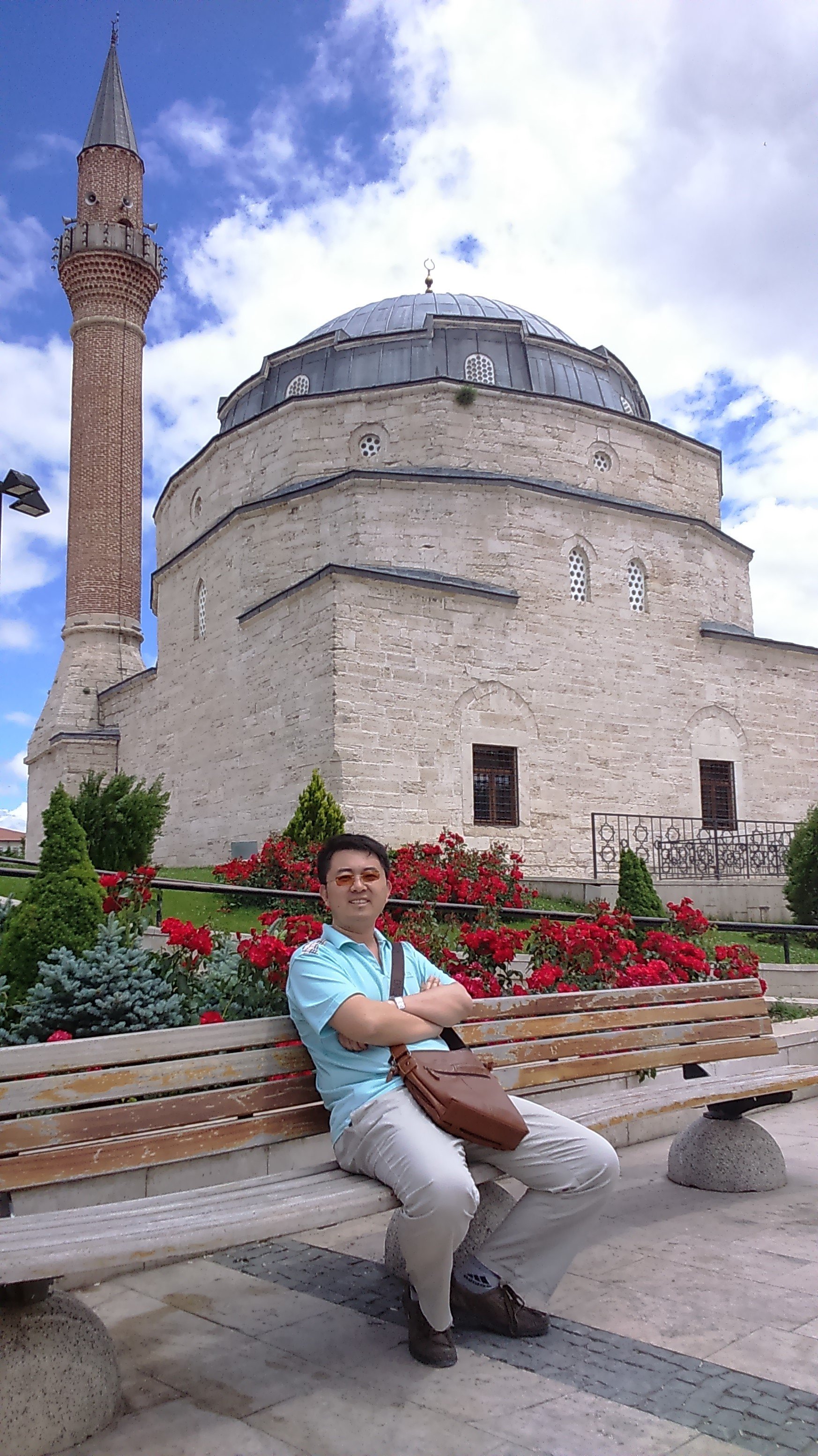 fond of literature and history, like to make friends
