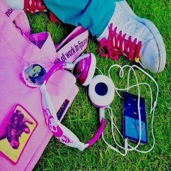 O suporte da música pode ser a relação 
entre um homem & uma mulher, ou dos seus 
olhares encontrando-se .