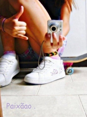 Amo Chocolate, botas pretas, pintar a  unha! Minhas paixões são: Arthur Aguiar, Rebelde Brasil e Restart! :)
