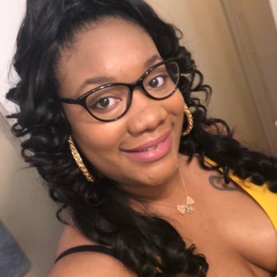 NurseShellyBee's profile picture. Just a mom & wife with a hood playlist💁‍♀️ Future pediatric nurse                      Lifestyle vlogger