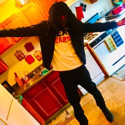 Kansas City Up & Coming Artist🎤🎧 RISE & Grind 🤘🏽🖤 #DeadHeartz Insta:Skitzo_Dh