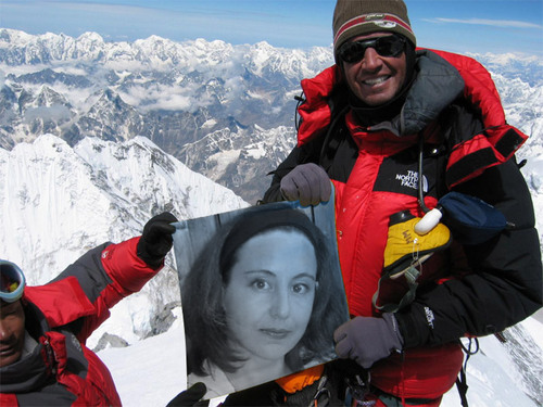 erich_esch's profile picture. 40 jahre, architekt, meister im und am haus, künstler am ball und verliebt in meine frau und meine kinder