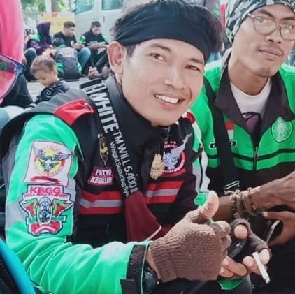 wanto7877's profile picture. tetap tersenyum...