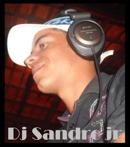 iniciei minha carreira de DJ em Janeiro de 2009 Começei a toca em Radio em Março de 2009 Com o Programa Conexao By Night. na Radio Nova Fm Paulista 91.9
