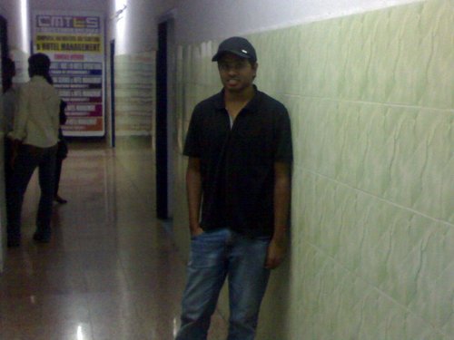 theintroduction's profile picture. 