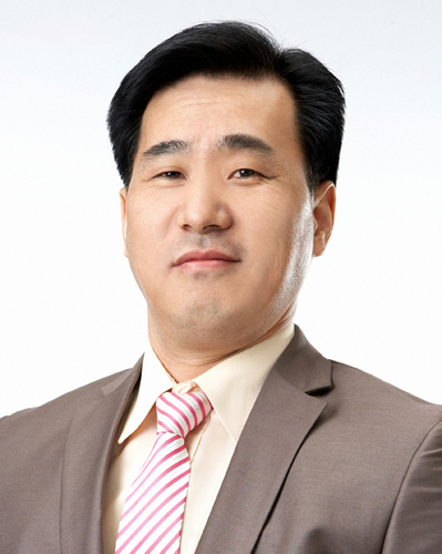 사람다운 사람이 되기 위해 노력하는 사람, 내 주변의 모든 사람들이 모두 잘 되고 행복하기를 기원하며, 그 것이 곧 나의 행복이라고 믿는 사람. 노트북 LCD  관련 서비스, 유통, 개발/교육자 /정당인